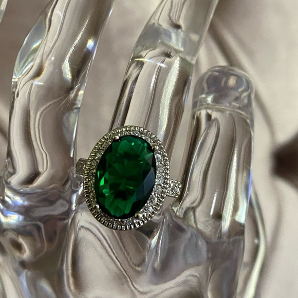 New Gorgeous Cut 2.95ct Emerald 925 Silver Ring - Picture 5 of 13